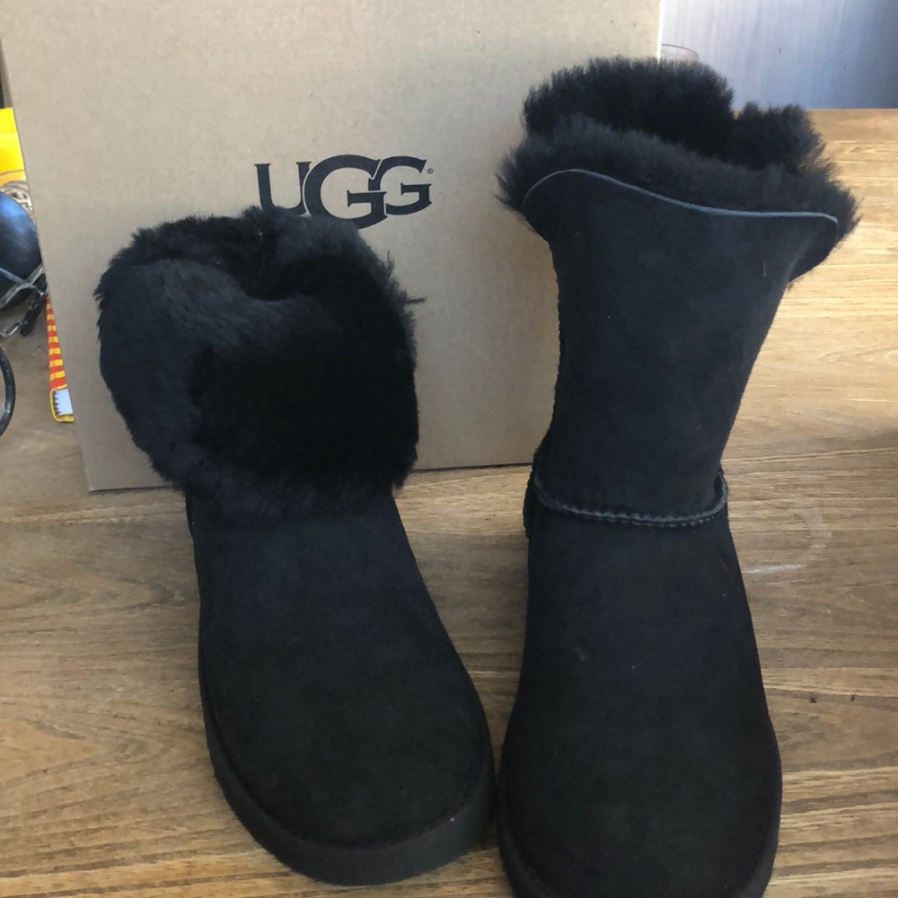 Black classic cuff Uggs